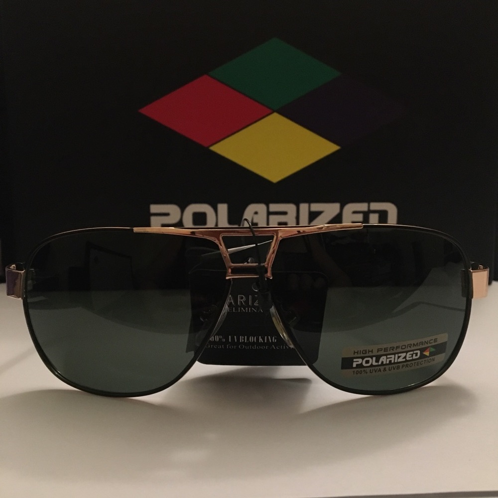 POLARIZED Unisex Gold/Black Lens Aviators